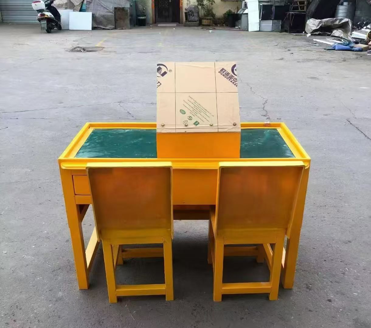 阎良防静电导通桌井下煤矿火工品发放桌：危险品流转的安全守护者